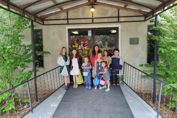 Group picture of kids in front of church entrance